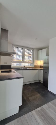 moderne 3,5 Zimmerwohnung 1.OG mit Lift, EBK und überdachtem Balkon – Einbauküche