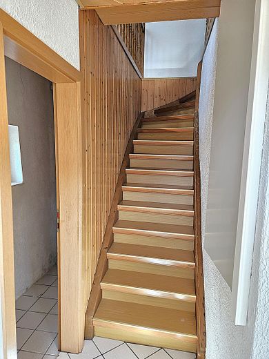 منزل عائلي منفصل/منزل للعطلات في وادي الدانوب – Treppe zu OG