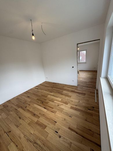 Mahlsdorf’ta 2026’da yeni inşaat | 3 odalı daire | 73 m2 | Akıllı Ev | Fotovoltaik ve ısı pompası | Yüksek giriş katı – Schlafzimmer