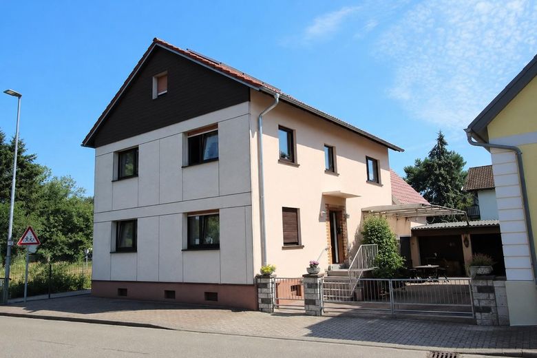 Ein- bis Zweifamilienhaus – Aufnahme vom Ort aus