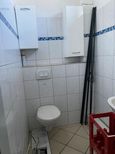 Imbiss/Restaurant/Cafe in Lentföhrden  - Top Lage an der Bundesstraße zur A7 – Personal-WC