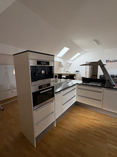 Palacio Kurländer: oficina/despacho de 110 m² con vistas a la Frauenkirche – Einbauküche mit MIELE