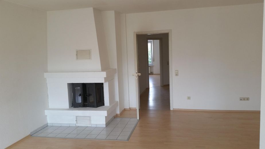 Helle, gemütliche 3-Zi.-Wohnung zentral in Usingen – Wohnzimmer