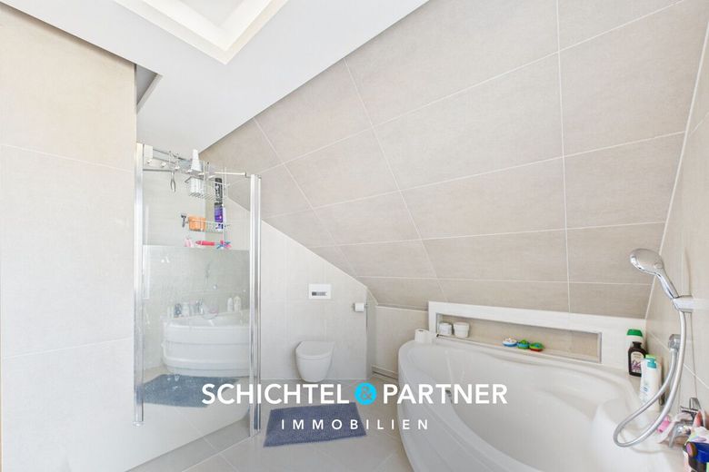 Surheide | Schickes Einfamilienhaus mit Terrasse, Garage und großem Garten – S&amp;P | Badezimmer