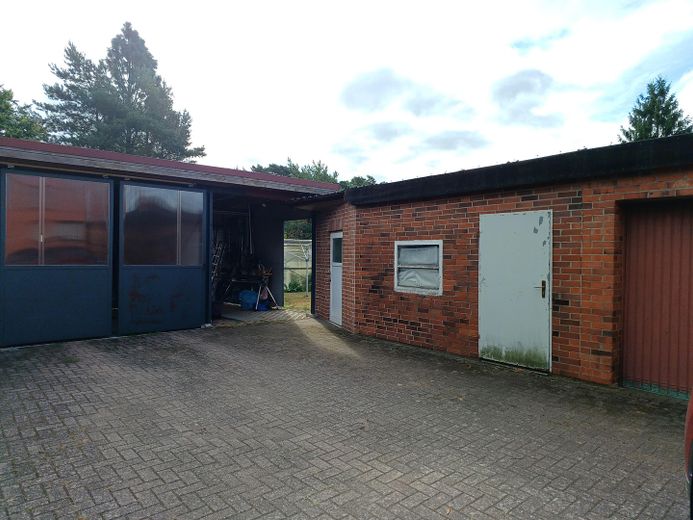Modernisiertes EFH mit zwei Wohneinheiten auf 1808 qm Grunstück – Werkstatt und Abstellraum