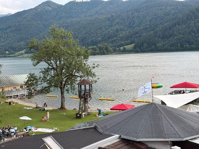 Appartement meublé d’une pièce dans un emplacement privilégié au bord du Schliersee – location de 1 à 6 mois – Blick aus dem Fenster