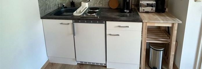 Zweitbezug nach San.! Kompaktloft 1-Zi. im Hinterhaus mit Du. und Lam. in zentraler Lage! EBK mgl.