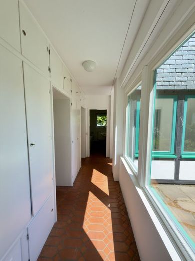 Absolute Rarität: Bungalow in Schildgen mit 6.612 m² Grundstück in direkter Waldrandlage – Fluransicht