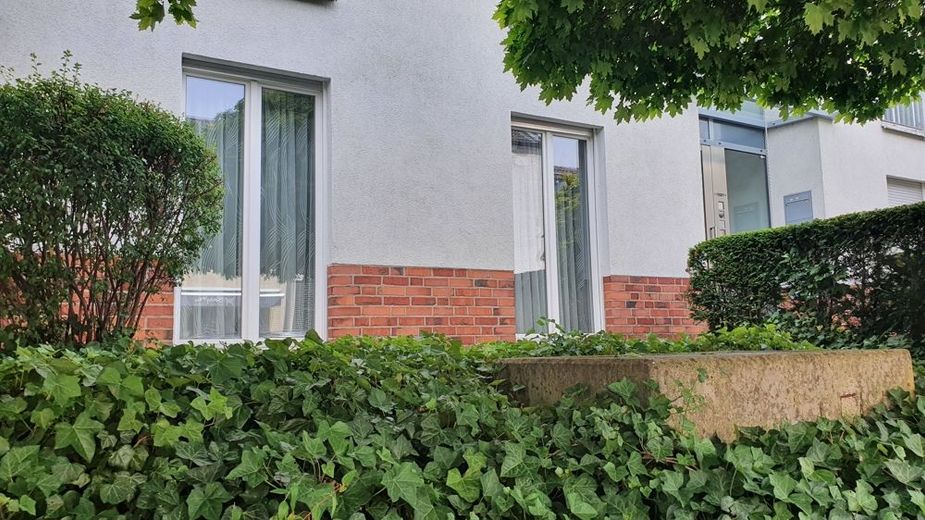 Frontansicht auf Schlaf- und Kinder- bzw. Arbeitszimmer