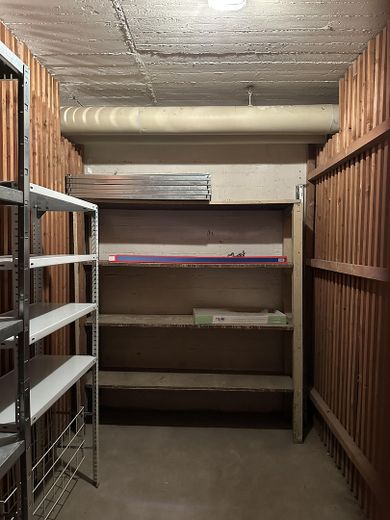Gemütliche Wohnung (3 ZKBB) im Stadtteil Ko-Karthause inkl. Einbauküche, Balkon und Tiefgarage – Kellerraum