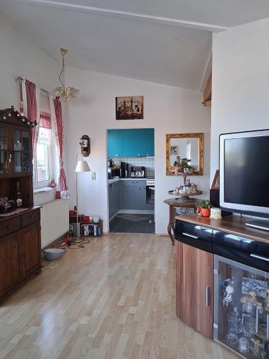 Wohnzimmer mit Blick zur Küche