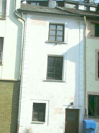 Neuerburg/ Eifel, zentrumsnah - charmantes, kleines Haus für kleines Geld - auch als Ferienhaus geeignet – schmale hohe Hausstruktur