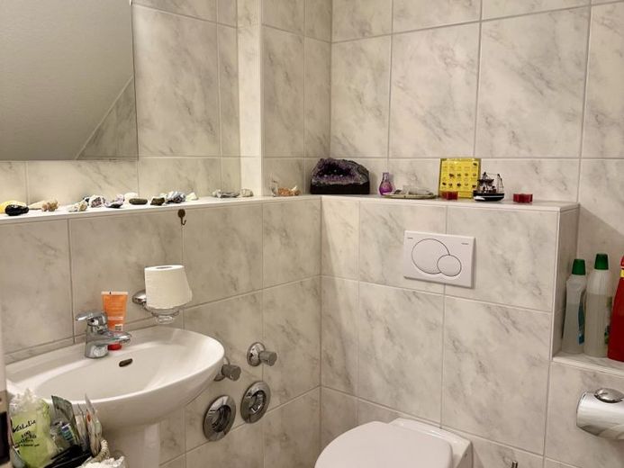 Modernes Zimmer mit – Foto 1