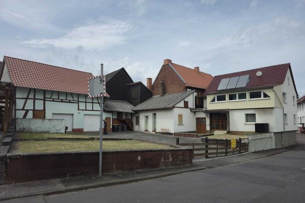 Heringen-OT, casa unifamiliare + edificio secondario