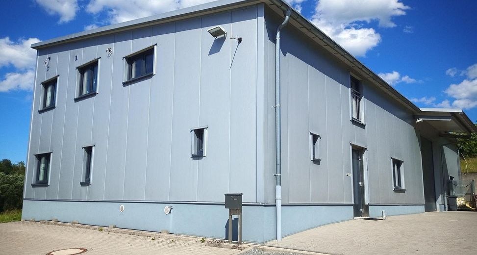 200m² Lagerhalle mit 200m² Büroflächen zu vermieten_ 63825 – Gewerbehalle