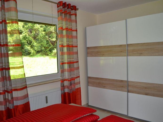 Schwebetürenschrank