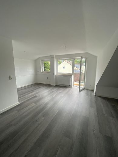 Zentrale 3 Zimmer Wohnung in Lohmar, Klimaanlage, Balkon – Küche&Essbereich