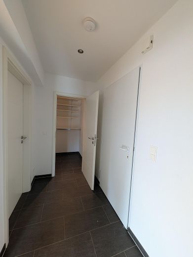 Flur mit kleiner Abstellkammer