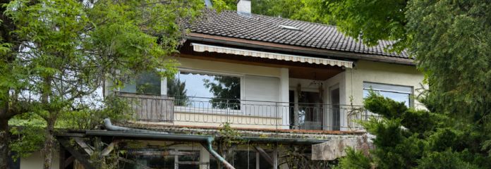 नवीनीकरण की आवश्यकता वाली संपत्ति—Überlingen के पास घास के मैदानों, अपने जंगल और बहुमुखी रहने की जगह वाला प्राकृतिक स्वर्ग