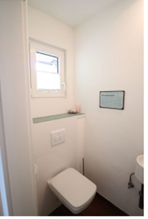 Einfamilienhaus (freistehend) mit Einliegerwohnung – Gäste-WC