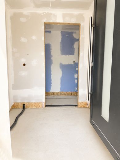 KfW-40 Zweifamilienhaus im Zentrum | Selbst wohnen & vermieten | Erstbezug – Wohnung EG Eingangsbereich