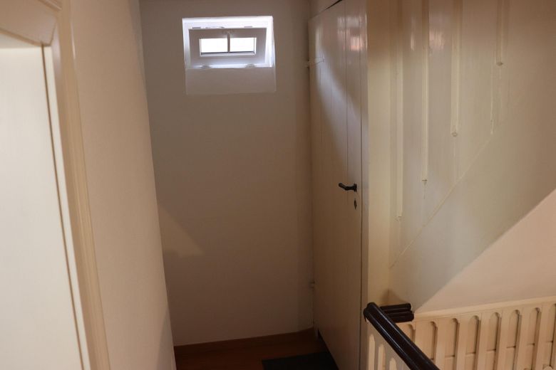 Tür zum Dachbodenaufgang