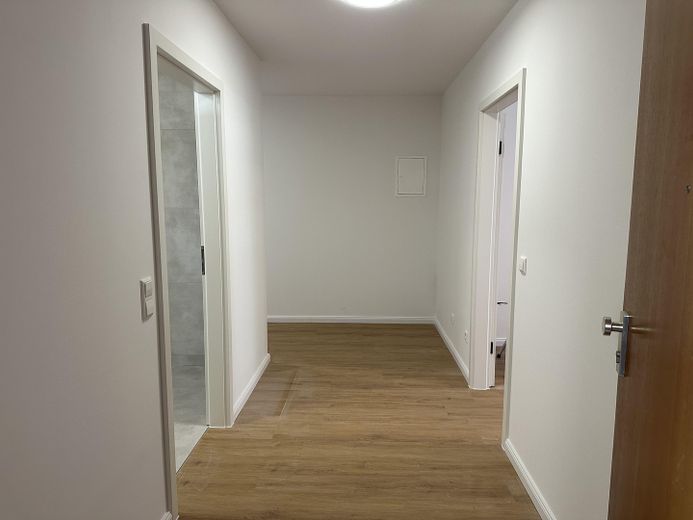 Primera ocupación | Apartamento de 3 habitaciones con balcón en LU-Sur – Flur