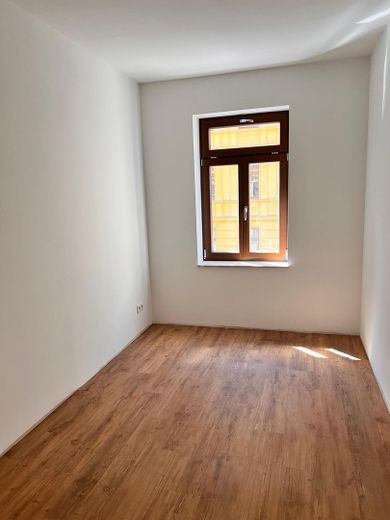 ¡Primera ocupación tras reforma! Moderna vivienda de 2 estancias con balcón y cocina equipada en el centro sur – Schlafzimmer 1.-3. OG