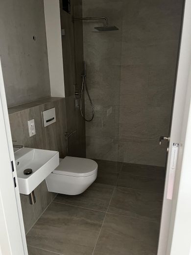 लेहल में विशिष्ट आवास – लिफ्ट, वातानुकूलन और कार्यकक्ष सहित नई जैसी स्थिति वाला अपार्टमेंट – फोटो 5