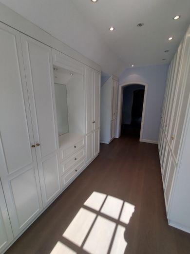 Herrschaftliche Villa am Ende einer elbnahen Sackgasse in Othmarschen – Ankleidezimmer