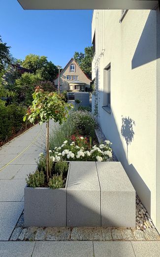 Vistas despejadas de 180° al Spree y vistas a zonas verdes - ático tipo maisonette en casa de tres viviendas – Vordach mit Sitzbank & Rampe