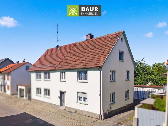 Casa adosada alquilada con potencial en una ubicación cercana al centro de Bad Saulgau – Foto 1