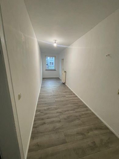 Wohn / Geschätshaus am Bahnhof/Fußgängerzone – Wohnung 1. OG (Saniert 12.25)