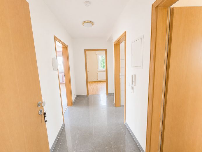 Salach/ab sofort: 3-ZKB-Whg. im 1. OG in 3FH, ruhig, zentral, gepflegt, Garten, Garage – Flur