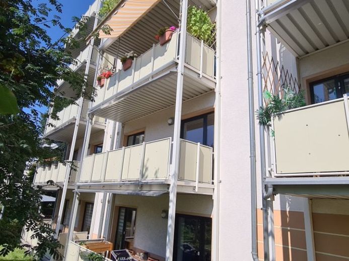 helle und kpl. sanierte Zweizimmerwohnung im ruhigen grünen Umfeld – Foto 1