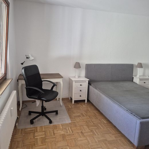 2-kamerappartement (gemeubileerd) met balkon en lift in Stuttgart-Noord / Centrum, nabij Milaneo – Schlafzimmer