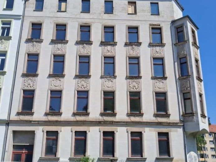 Objekt-Nr.: 7425 - Attraktives teilsaniertes Mehrfamilienhaus mit 10 WE wartet auf Sanierung (inkl. Projektplanung) in ruhiger Lage von Plauen – Foto 1