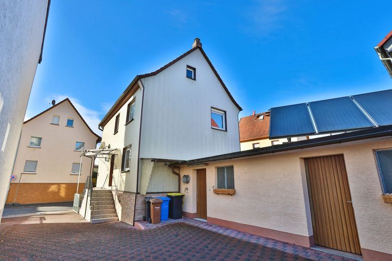 Provisionsfreies Mehrgenerationenhaus mit großem Anbau, Doppelgarage &amp; Ausbaupotenzial in Freigericht-Somborn – Hof
