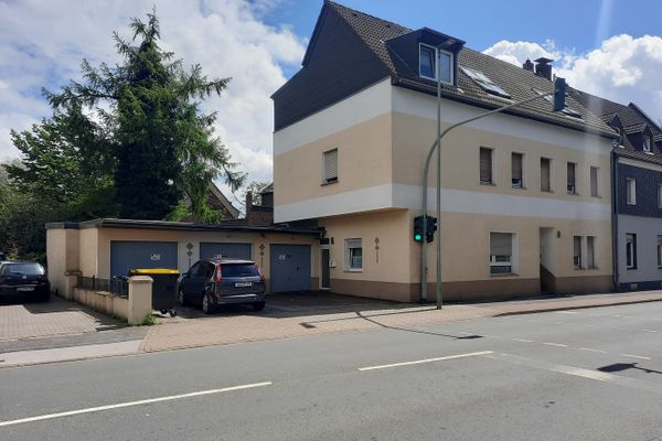 Duisburg Homberg Mehrfamilienhaus mit Garagen