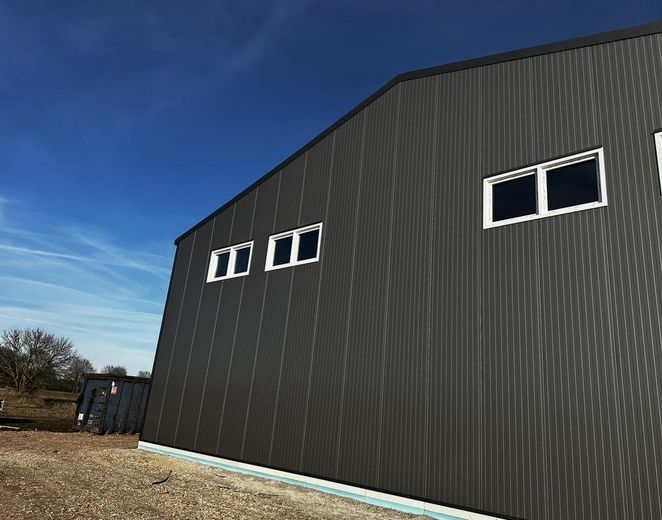 Moderne Warmhalle 1x114m2/NE5, 1x114m2+22m2 Büro/NE6 – Foto 3