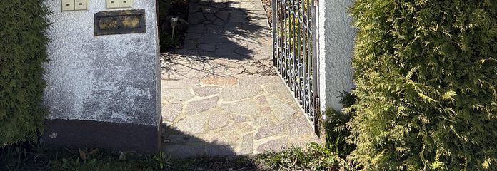 Viel Platz für Ihre Ideen – Großzügiges Anwesen mit Bachlauf und 1.360 m² Grundstück – Außenansicht