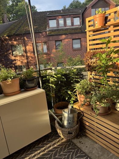 3,5-Zimmer-Wohnung in Buxtehude; großzügiger Wohnbereich mit offener Küche – Balkon (überdacht)