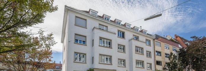Ruwe zolderruimte (ca. 79 m²) om zelf af te bouwen in de Südweststadt / + uitbreidingsmogelijkheid op de vliering – Ansicht Straße
