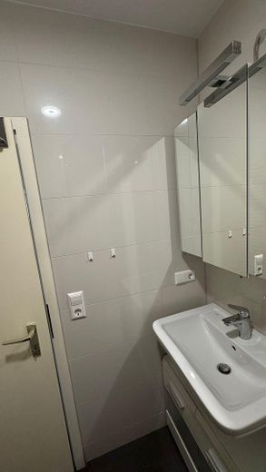 Kapitalanlage - 2 ZW mit Balkon, Einbauküche u. TG-Stellplatz in Waiblingen – Duschbad