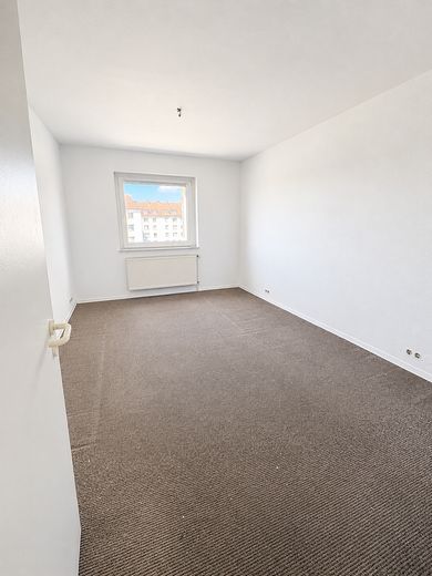 Großzügig geschnittene 3-Zimmer-Wohnung mit Balkon und viel Tageslicht in Bremerhaven-Mitte – Zimmer 2