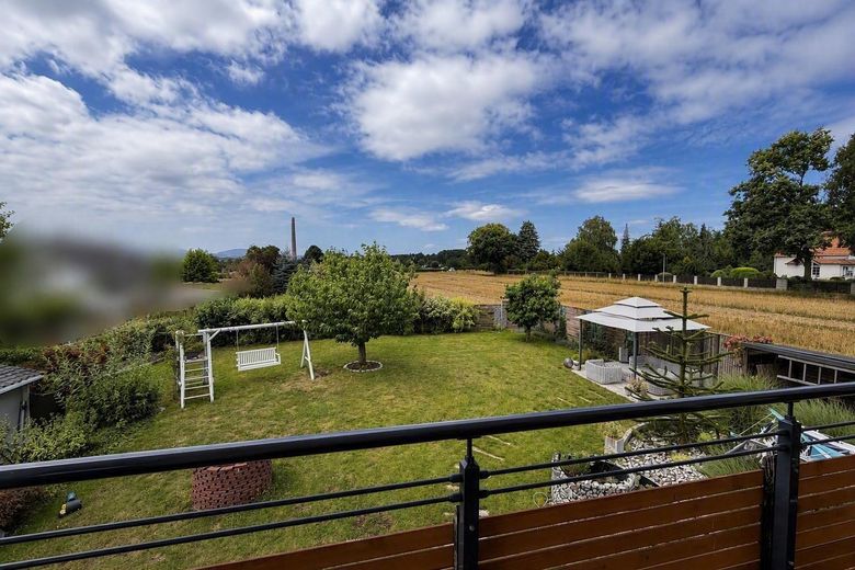 Straordinaria casa unifamiliare moderna con doppio garage – Ausblick Balkon