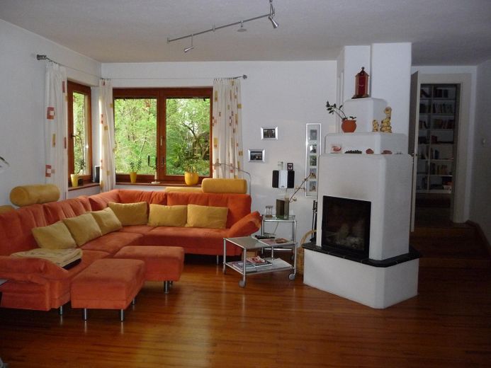 Wohnzimmer mit Kamin