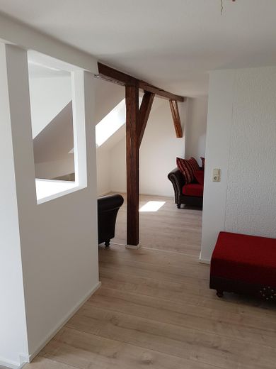 Voll vermietetes, attraktives,MFH mit 5 WE´s in Zentrumsnähe von Reichenbach – Wohnzimmer Dachgeschoss Detail