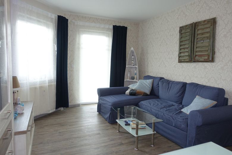 Ostseenah wohnen oder investieren - moderne Erdgeschosswohnung in Kröpelin mit Zukunftspotenzial – 1. Ausgang zum Balkon -Wohn-