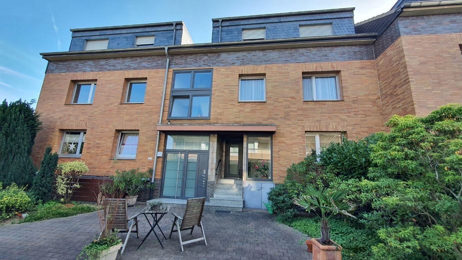 Hauseingang; Wohnung 1.OG li